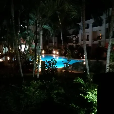 Beach Apartment Flic En Flac Exterior photo